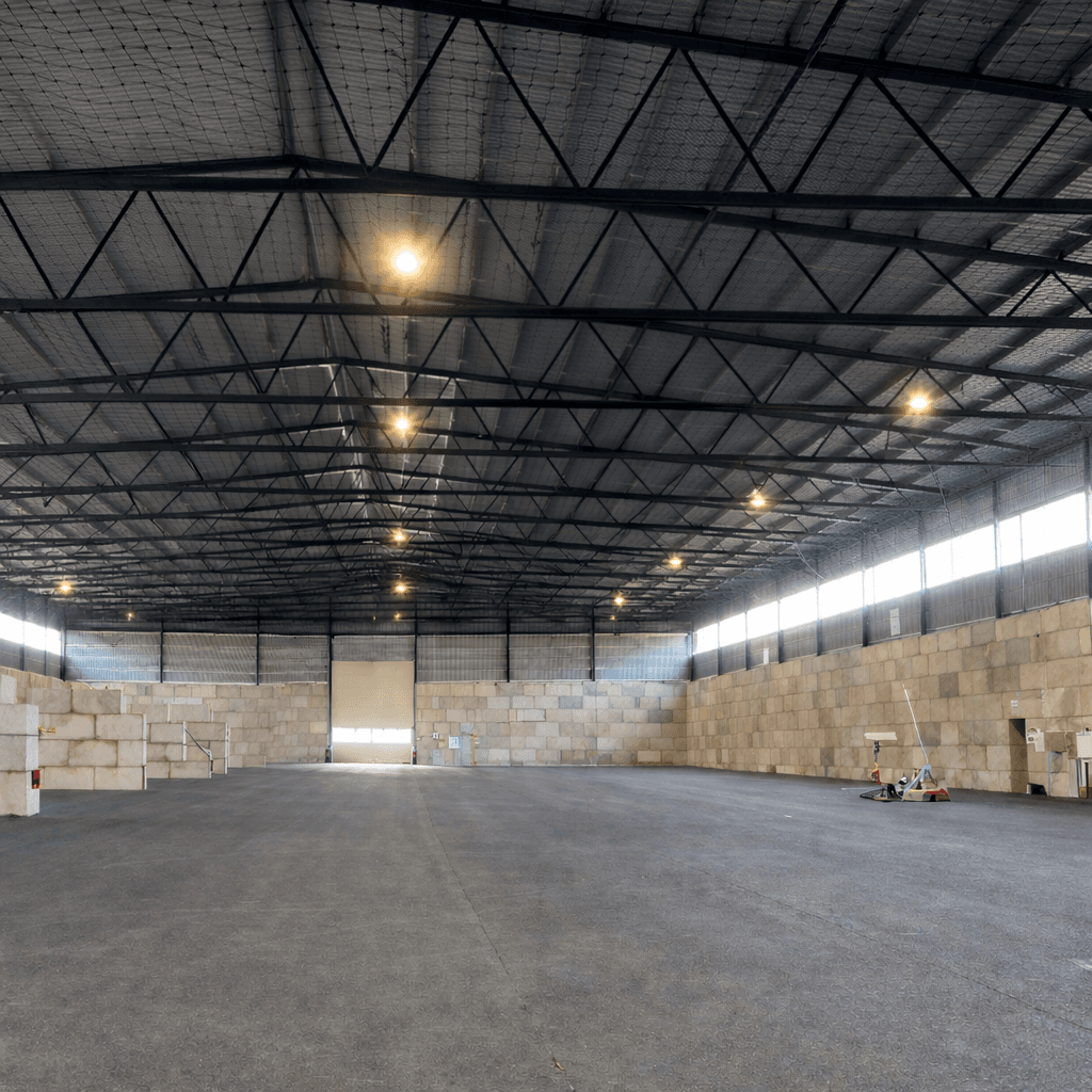 Fågelskyddsnät monterat på fasad